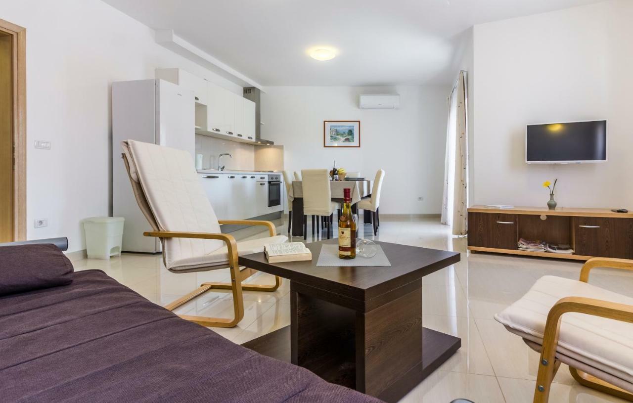 Apartman Kp Medulin Buitenkant foto