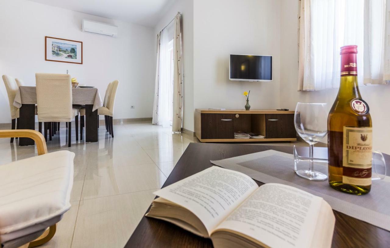 Apartman Kp Medulin Buitenkant foto