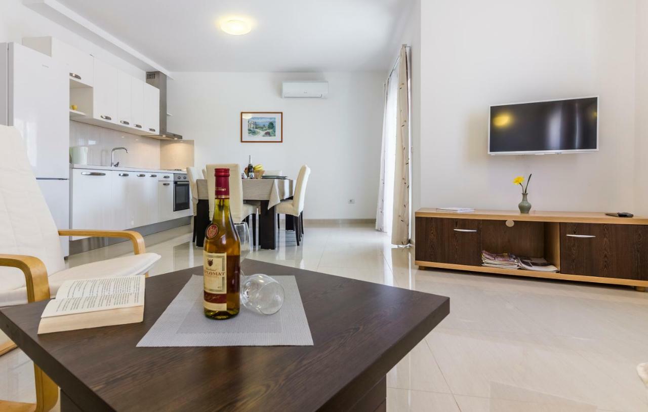 Apartman Kp Medulin Buitenkant foto