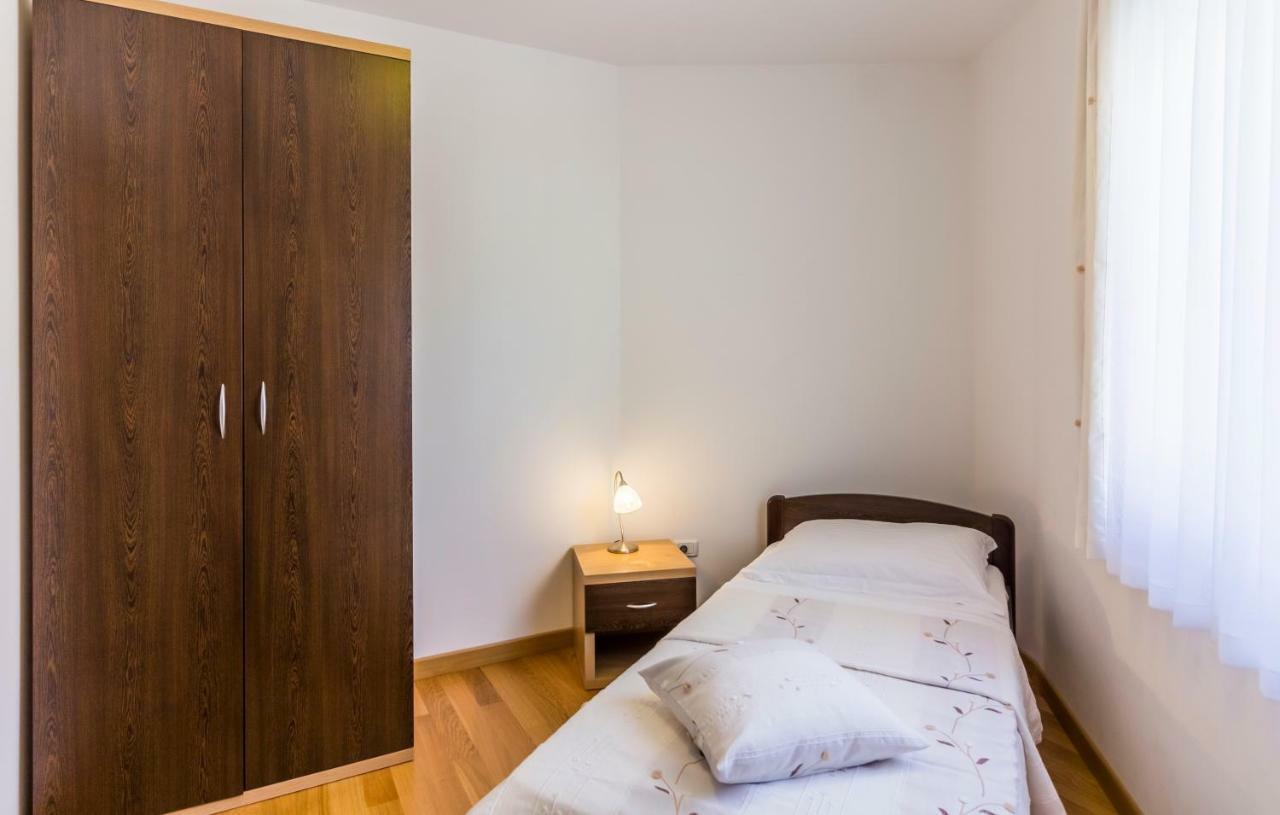 Apartman Kp Medulin Buitenkant foto