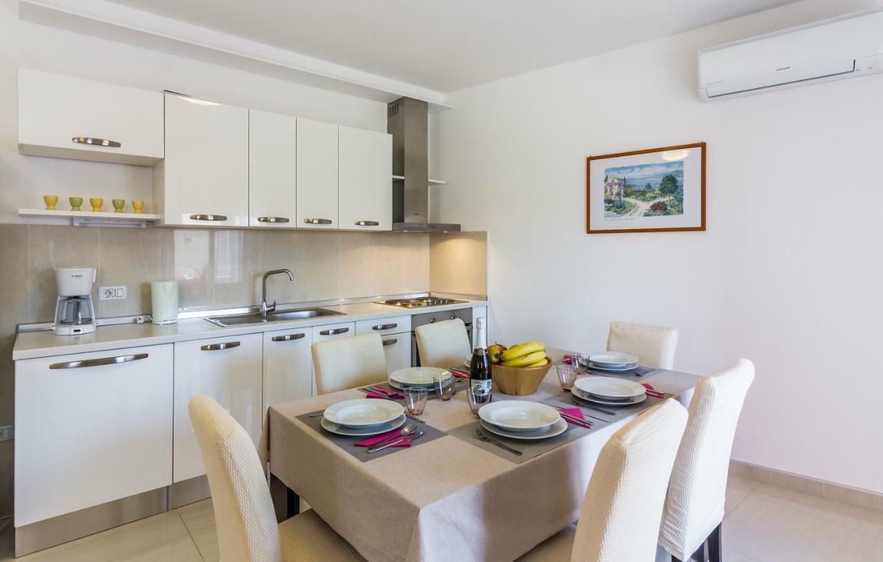 Apartman Kp Medulin Buitenkant foto