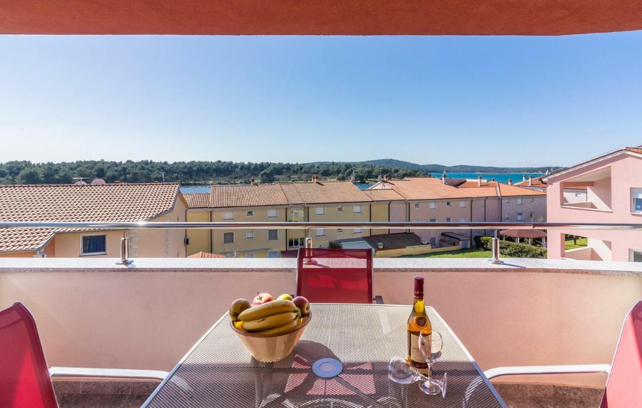 Apartman Kp Medulin Buitenkant foto
